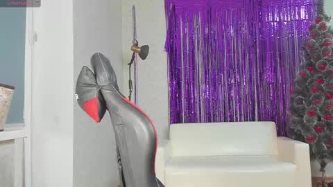 seductive_she_wolf online show from 8, 12, 2024