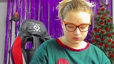 seductive_she_wolf online show from 13, 12, 2024