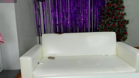 seductive_she_wolf online show from 13, 12, 2024