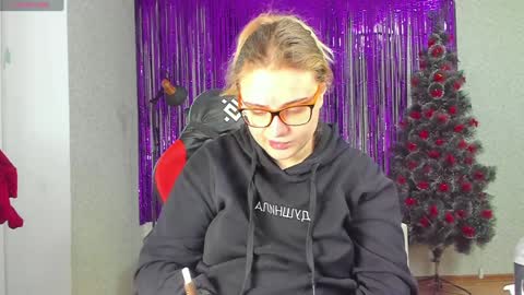 seductive_she_wolf online show from 18, 12, 2024