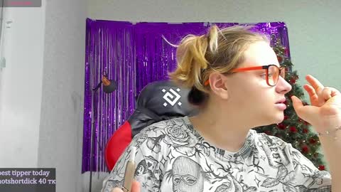 seductive_she_wolf online show from 22, 12, 2024