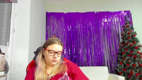 seductive_she_wolf online show from 23, 12, 2024