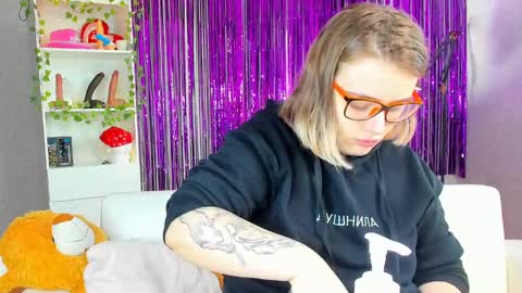 seductive_she_wolf online show from 24, 2, 2025