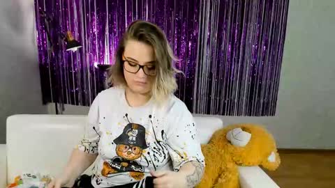 seductive_she_wolf online show from 1, 3, 2025