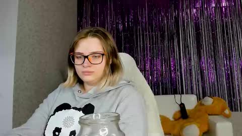 seductive_she_wolf online show from 8, 3, 2025