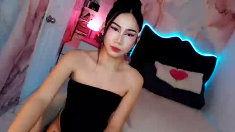 Snapshot of seductive_vana chatting on 17, 7, 2026 Vanessa online show from 17, 7, 2026