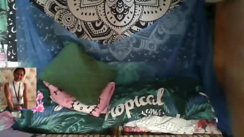 Snapshot of seductress_petite chatting on 17, 4, 2026 martha online show from 17, 4, 2026