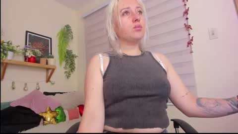 Snapshot of sejmet_5 chatting on 5, 1, 2025 Yeyis online show from 5, 1, 2025