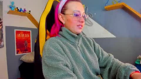 Snapshot of sejmet_5 chatting on 28, 11, 2025 Yeyis online show from 28, 11, 2025