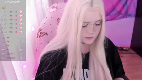 Snapshot of selena___cute chatting on 25, 6, 2026 Selena online show from 25, 6, 2026
