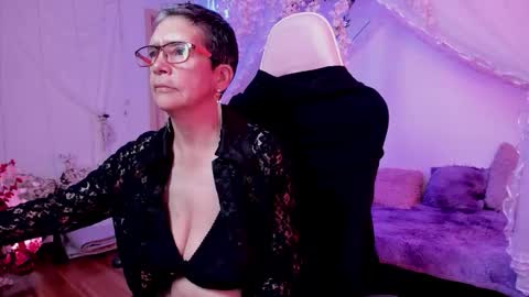 Selena online show from 11, 11, 2025