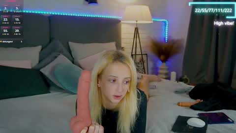 Snapshot of selena_lily chatting on 9, 10, 2025 Selena Lily online show from 9, 10, 2025