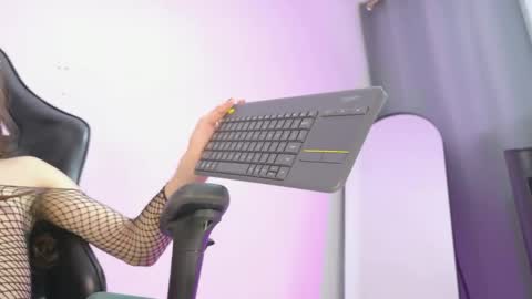 selena roberts online show from 17, 4, 2026