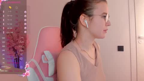 Snapshot of selena_vee chatting on 25, 2, 2025 July online show from 25, 2, 2025