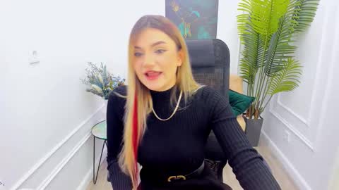 selenaemoore online show from 13, 9, 2025
