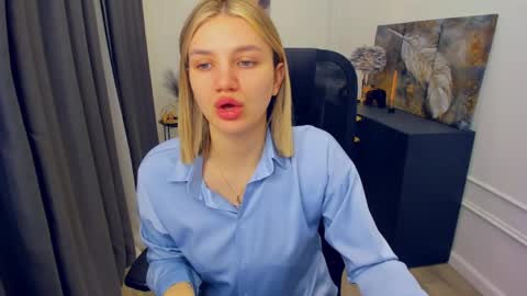 selenaemoore online show from 18, 4, 2026