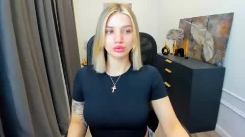 selenaemoore online show from 19, 4, 2026