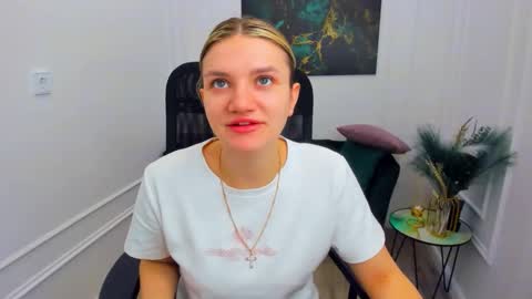 selenaemoore online show from 7, 5, 2026