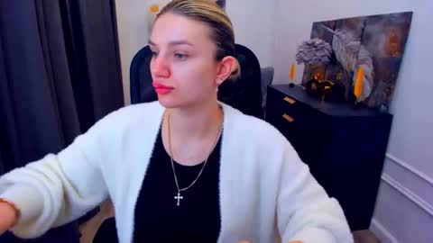 selenaemoore online show from 12, 5, 2026