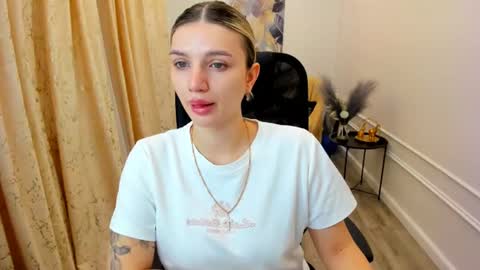 selenaemoore online show from 17, 6, 2026