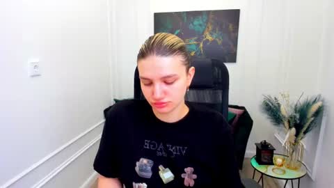 selenaemoore online show from 27, 6, 2026