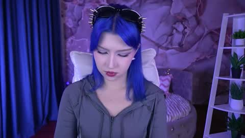 selenairis online show from 13, 11, 2025