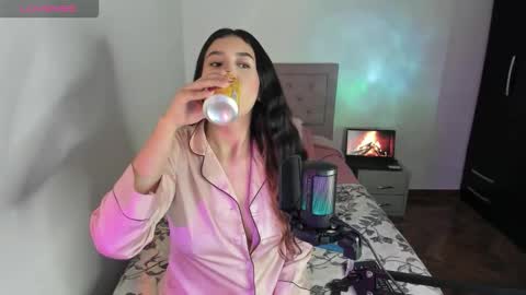 Snapshot of selene_e chatting on 23, 10, 2025 Karol. online show from 23, 10, 2025