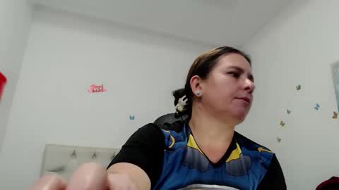 Snapshot of selene_mom chatting on 4, 4, 2026 selene online show from 4, 4, 2026