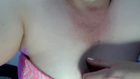 Snapshot of selene_mom chatting on 15, 4, 2026 selene online show from 15, 4, 2026