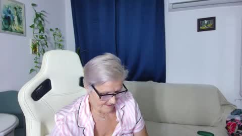 Snapshot of selenna57 chatting on 27, 11, 2025 Selenna online show from 27, 11, 2025