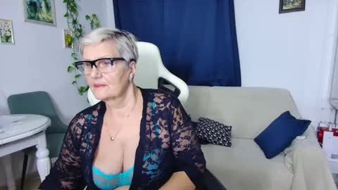 Snapshot of selenna57 chatting on 15, 12, 2025 Selenna online show from 15, 12, 2025