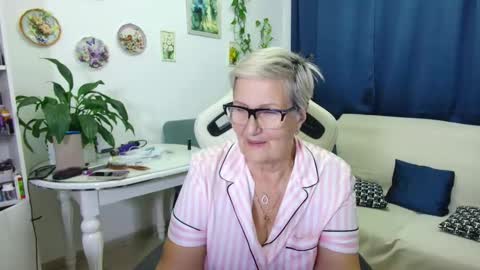 Snapshot of selenna57 chatting on 19, 12, 2025 Selenna online show from 19, 12, 2025