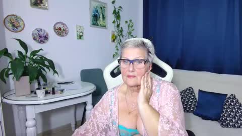 Snapshot of selenna57 chatting on 20, 12, 2025 Selenna online show from 20, 12, 2025