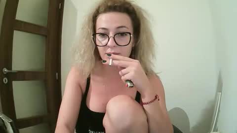 Snapshot of selenna_emma843468 chatting on 24, 9, 2025 Selenna online show from 24, 9, 2025