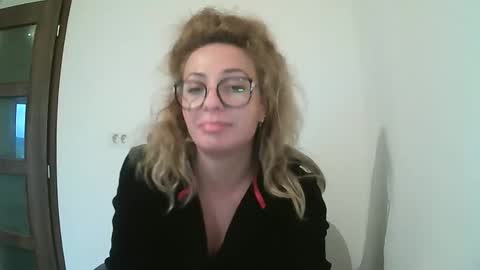 Snapshot of selenna_emma843468 chatting on 1, 10, 2025 Selenna online show from 1, 10, 2025