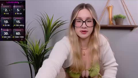 Snapshot of selina_thick chatting on 24, 9, 2025 Selina Mae online show from 24, 9, 2025