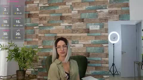 Snapshot of selinalips chatting on 24, 9, 2025 SelinaLips online show from 24, 9, 2025