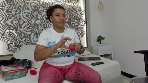 Snapshot of selket_ chatting on 8, 11, 2025 Selket online show from 8, 11, 2025