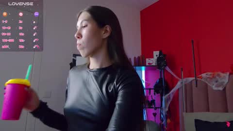 Nicole online show from 17, 10, 2025