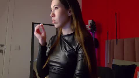 Snapshot of sellashine chatting on 27, 4, 2026 Nicole online show from 27, 4, 2026
