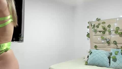 Snapshot of selyn_ chatting on 29, 12, 2024 Selyn online show from 29, 12, 2024