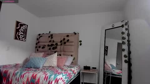 Snapshot of selyn_ chatting on 25, 10, 2025 Selyn online show from 25, 10, 2025