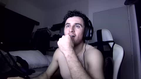 Snapshot of senitzzu chatting on 22, 2, 2025 PAJACONTROL online show from 22, 2, 2025