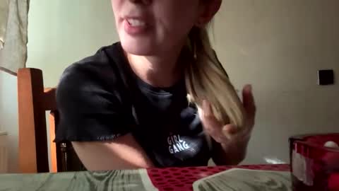 Sennya online show from 7, 10, 2025