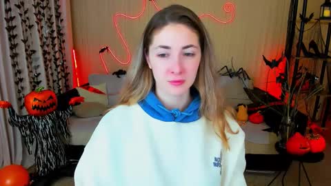 Snapshot of sensitiveheartt chatting on 24, 10, 2025 sensitiveheartt online show from 24, 10, 2025