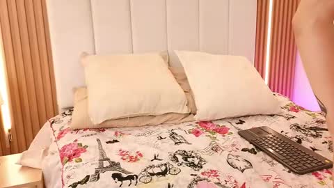 Sensual Kim77 online show from 16, 5, 2026
