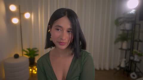 Maria- OF sensual bee online show from 5, 1, 2025