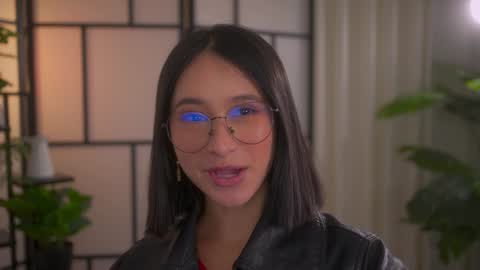 Maria- OF sensual bee online show from 16, 1, 2025