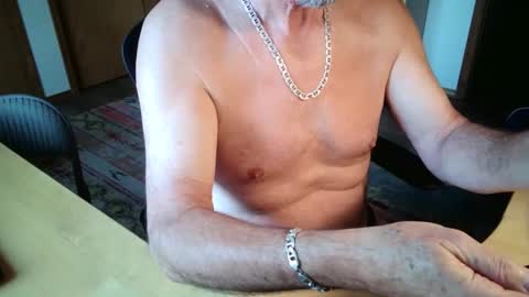 Snapshot of sensualgentlem chatting on 19, 9, 2025 Sensually Yours online show from 19, 9, 2025