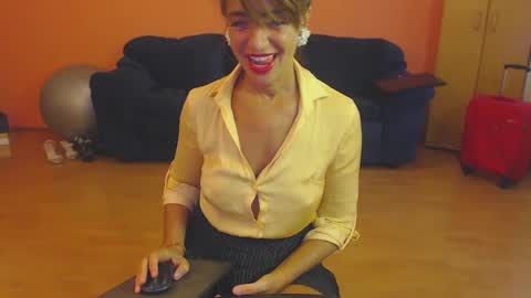 Snapshot of sensualmyra chatting on 27, 9, 2025 sensualmyra online show from 27, 9, 2025